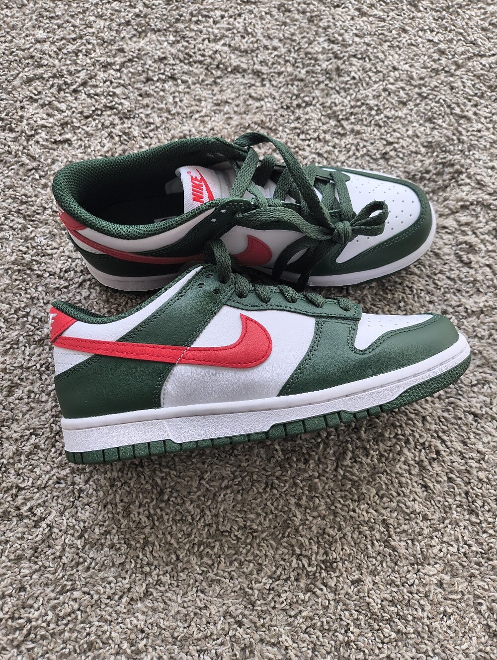 Nike Dunk Low "Green/White/University Red" Size 5.5Y - 7W